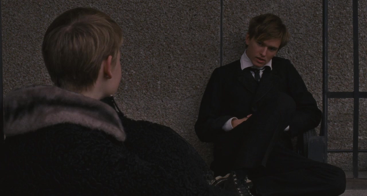 Restless Movie Trailer Suggesting Movie